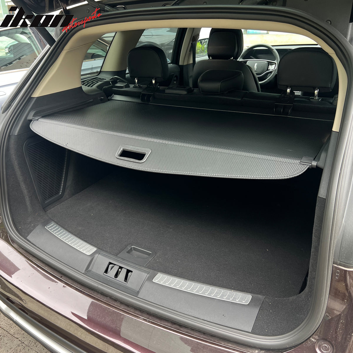 IKON MOTORSPORTS, Rear Cargo Cover Compatible With 2020-2024 Lincoln Corsair, Retractable Rear Trunk Security Cargo Cover Luggage Shade Carbon Fiber Print