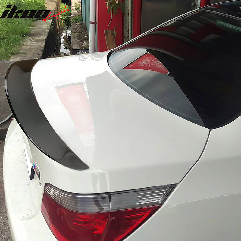 IKON MOTORSPORTS, Trunk Spoiler Compatible With 2004-2010 BMW E60 5-Series Sedan 4-Door, Painted #668 Jet Black High Kick Performance Style ABS Plastic Rear Spoiler Wing Trim, 2005 2006 2007 2008 2009