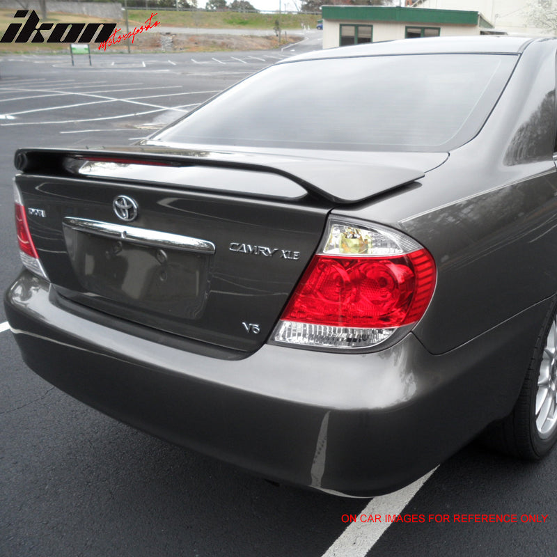 IKON MOTORSPORTS, Trunk Spoiler Compatible with 2002-2006 Toyota Camry 4Dr Sedan, Rear Trunk Spoiler Wing Lip Body Kit ABS Plastic OE Style Painted #01 10 1E1 Alpine Mist Metallic, 2003 2004 2005