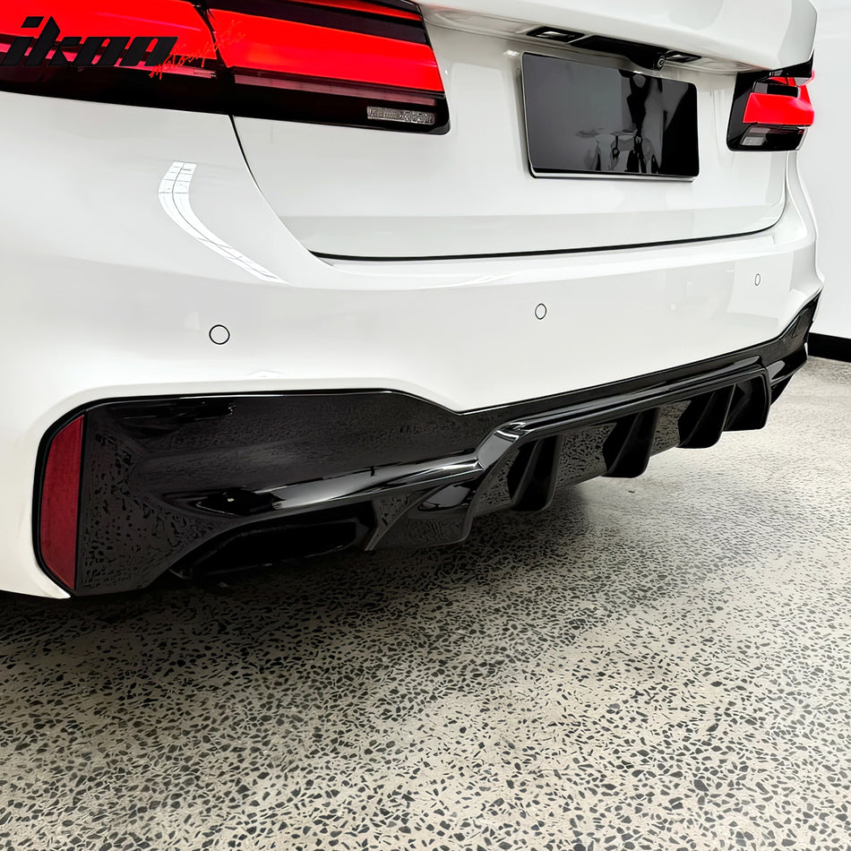IKON MOTORSPORTS Rear Diffuser, Compatible with 2017-2023 BMW 5 Series G30 Sedan M Sport, F90 M5 Competition Style Gloss Black PP Shark Fin Rear Bumper Valance Spoiler, Air Dam Chin Splitter 1PC