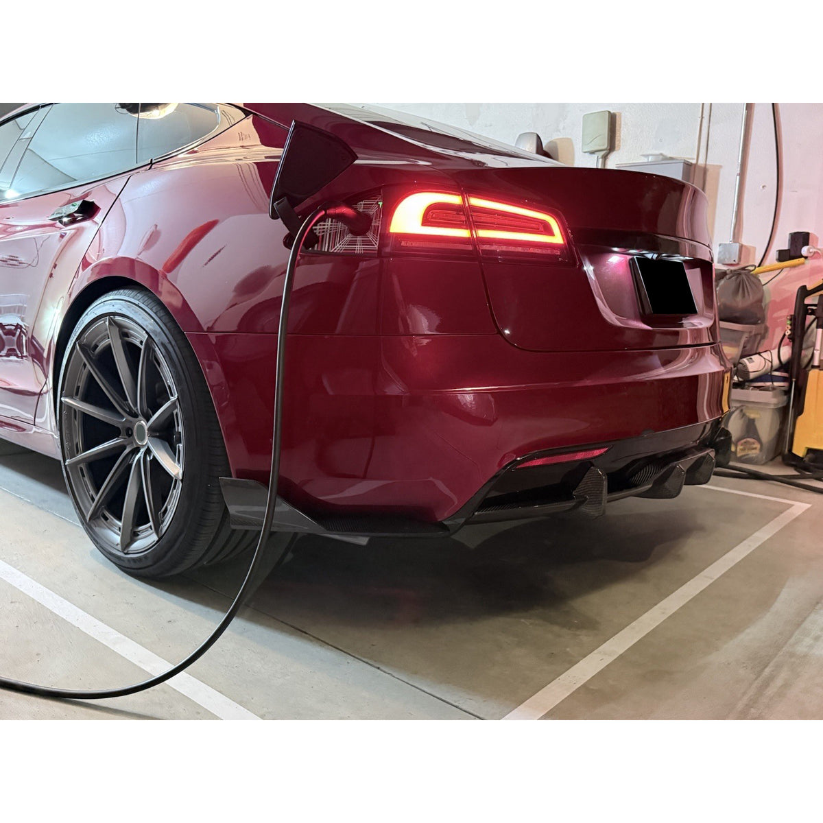 Fits 21-23 Tesla Model S V Style Carbon Fiber Rear Bumper Splitters Gloss Black