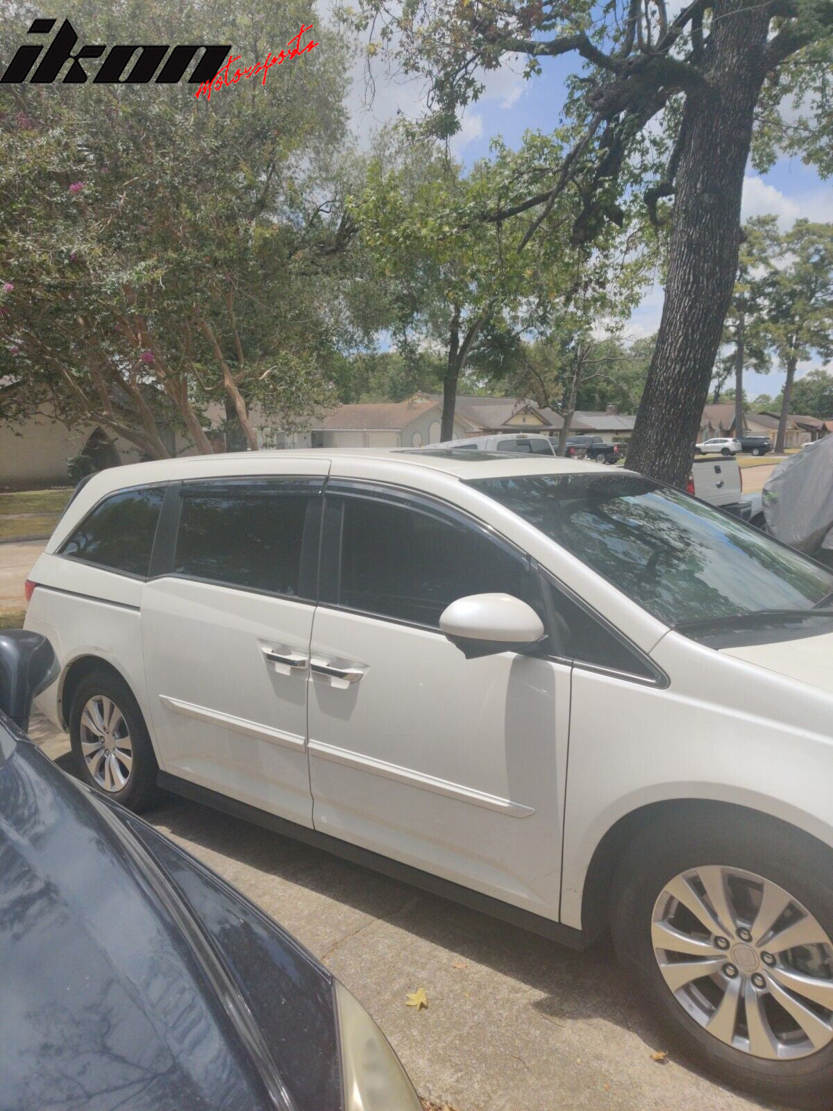 Fits 11-17 Honda Odyssey Polycarbonate Window Visors Shade W/ Chrome Trim 4PCS